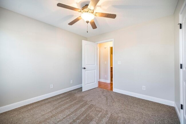 Building Photo - 102 Summerstone Bend