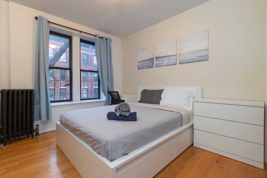 Building Photo - 331 E 92nd St