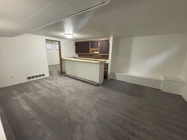 Building Photo - 419 W 5th Ave