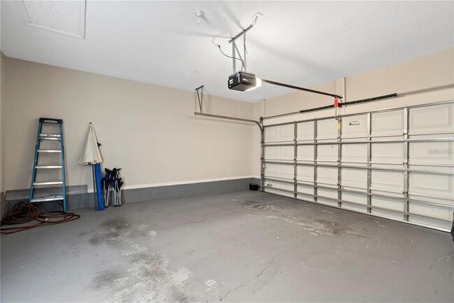 Building Photo - 932 Pawstand Rd