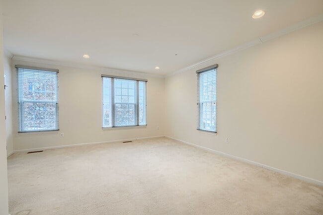 Building Photo - 7403 Wild Honey Way