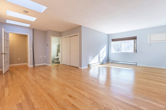 Building Photo - 187 Lovers Ln