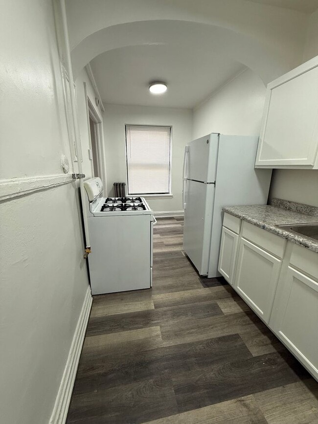 Building Photo - 158 N Central Ave