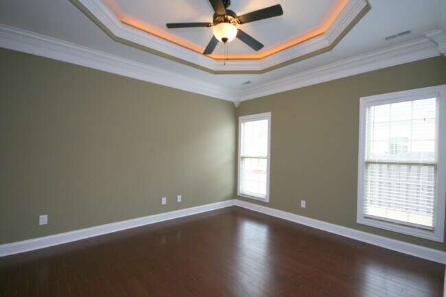 Building Photo - 231 Grove Village Way