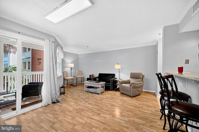 Building Photo - 1504 Lincoln Way