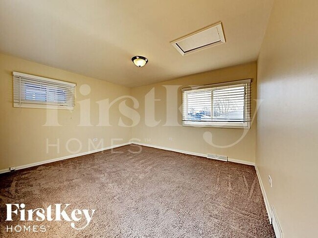 Building Photo - 7919 Oak Park Ave