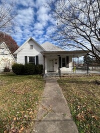 Building Photo - Coming soon Spacious 2-bedroom 1 bath home Available End of March!