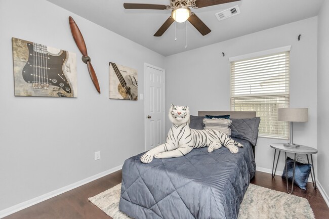 Building Photo - 2411 Zephyr Ln