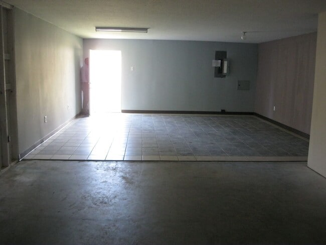 Building Photo - Spacious Two Story, Quiet Neighborhood