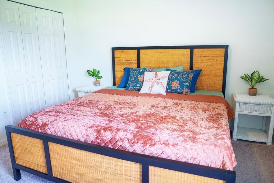 Building Photo - 1229 SW San Antonio Ave