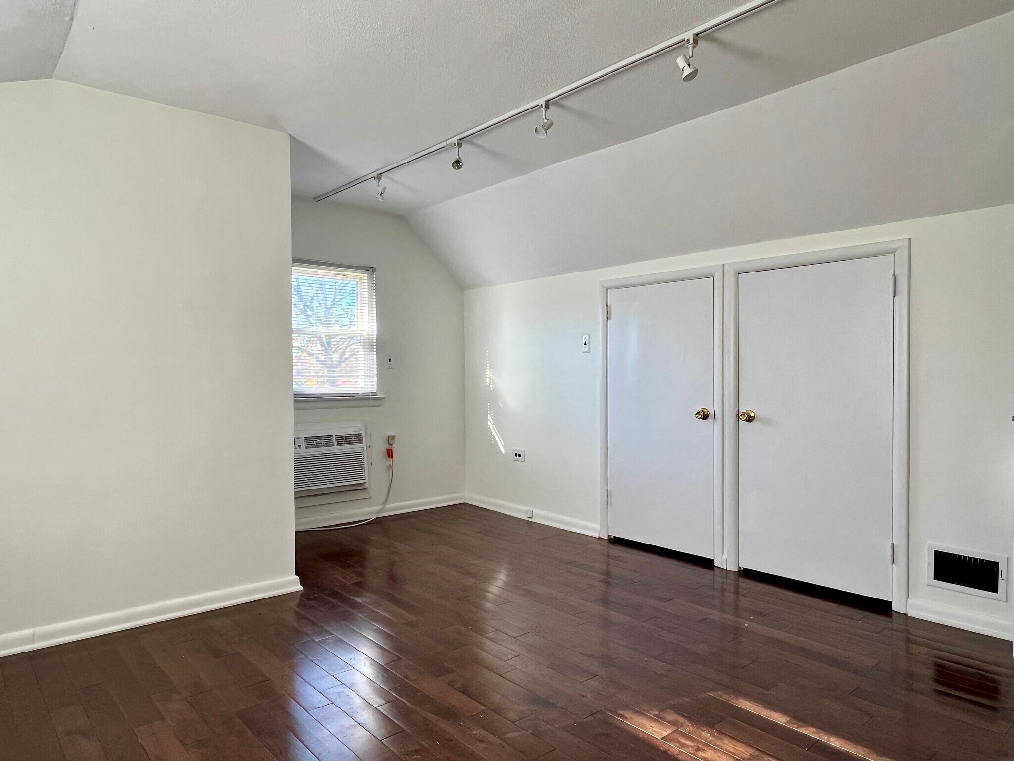 Building Photo - 80 Franklin Ave