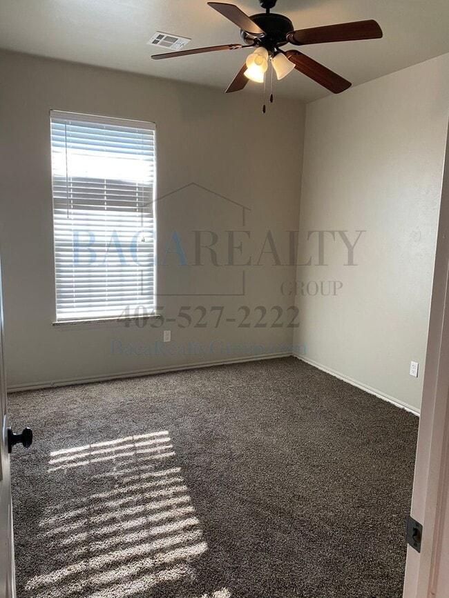 Building Photo - Move in Special!!! 3br 2ba duplex with 2 c...