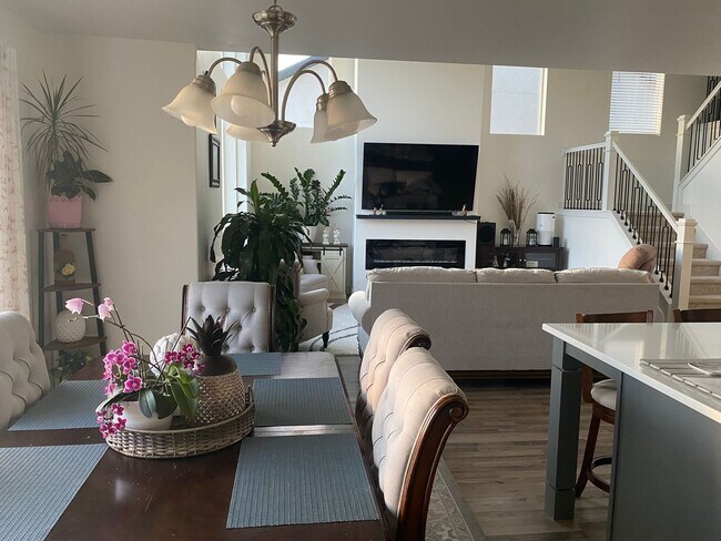 Building Photo - Lovely Home For Rent In Saratoga Springs, UT
