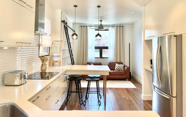 Building Photo - Gorgeous Avenues Remodel!