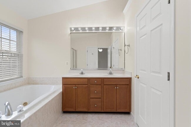 Building Photo - 128 Ivy Hills Terrace