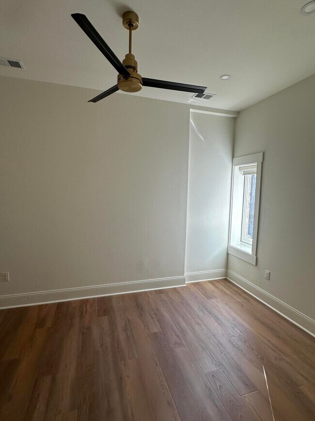 Building Photo - 307 W Main St