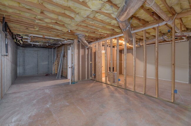 Building Photo - Huge 2 Homes in 1 with 2 full kitchens