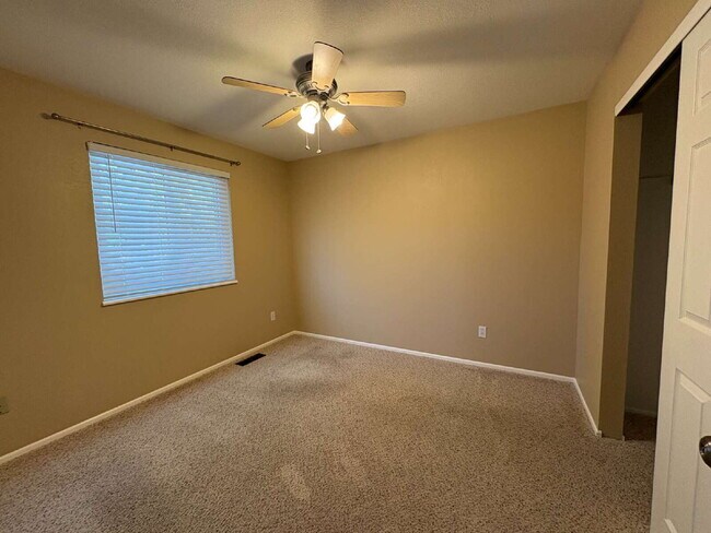 Building Photo - 1395 Hiawatha Dr