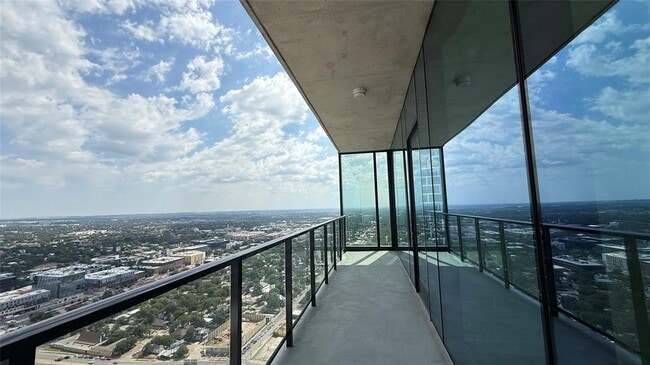 Building Photo - 610 Davis St