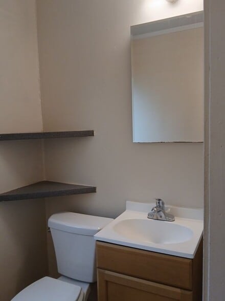 Building Photo - 416 Hilborn St