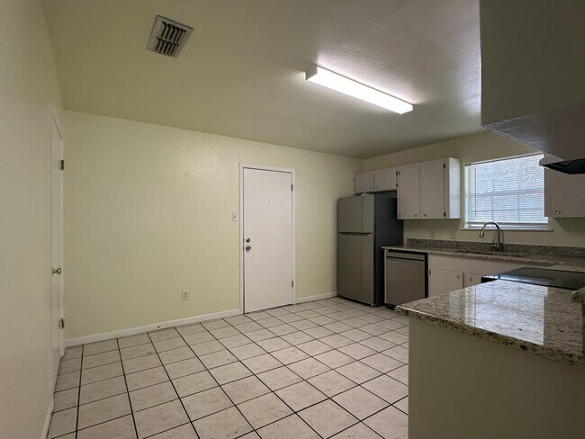 Building Photo - Ready for move in