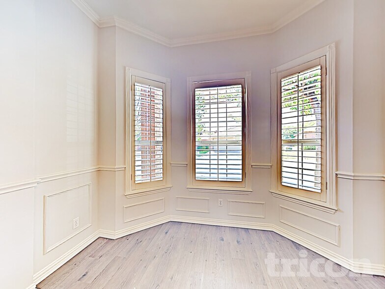 Building Photo - 1202 Mission St