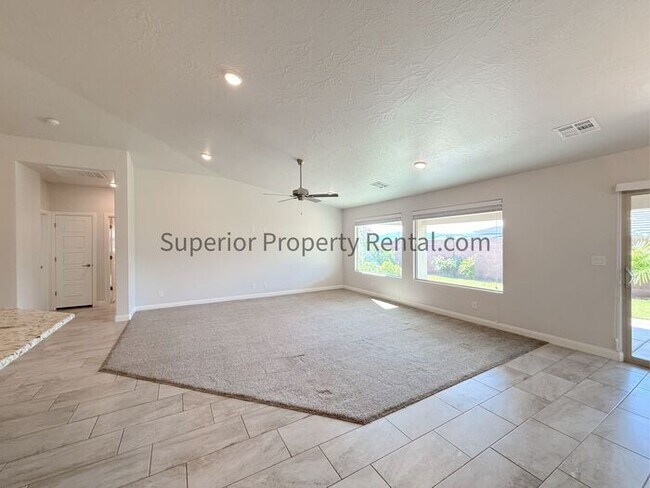 Building Photo - 4 bed, 2 bath home w/2car garage