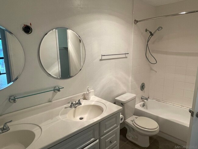 Building Photo - 7858 Cowles Mountain Ct
