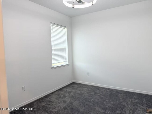 Building Photo - 826 Castleford Ave NE