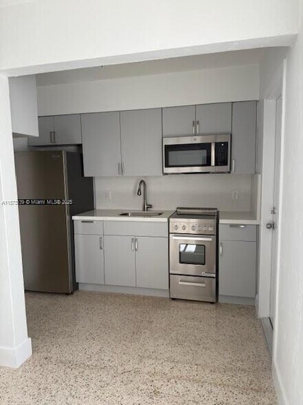 Building Photo - 27 NW 48th Pl