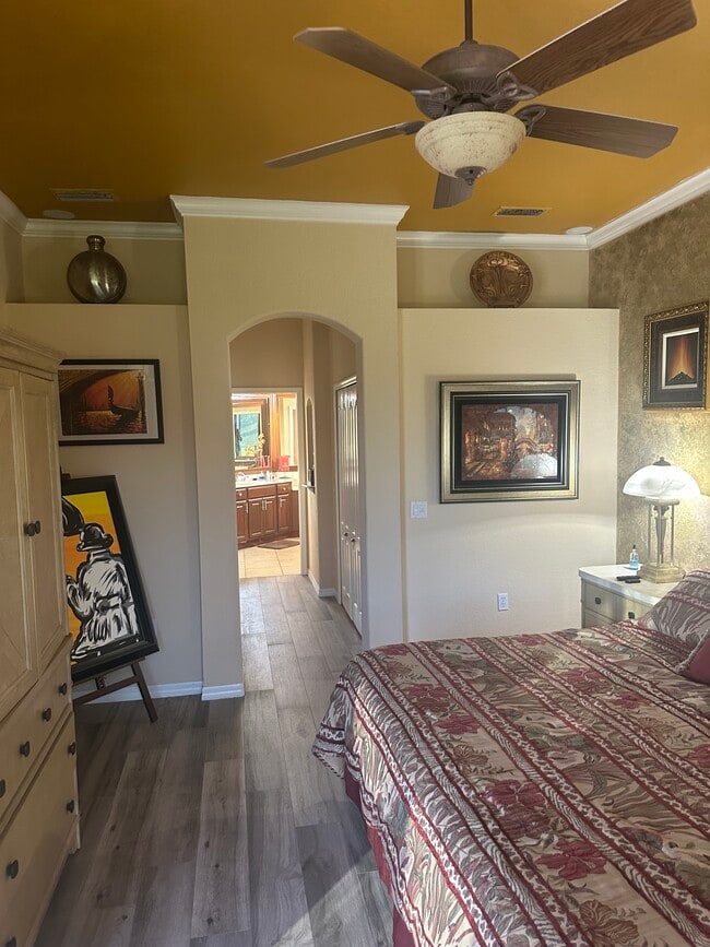 Building Photo - 566 Planters Manor Way