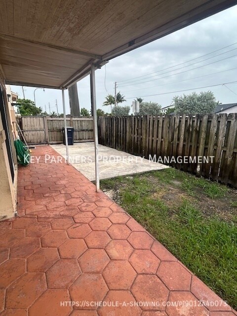 Building Photo - 16001 SW 140th Ct