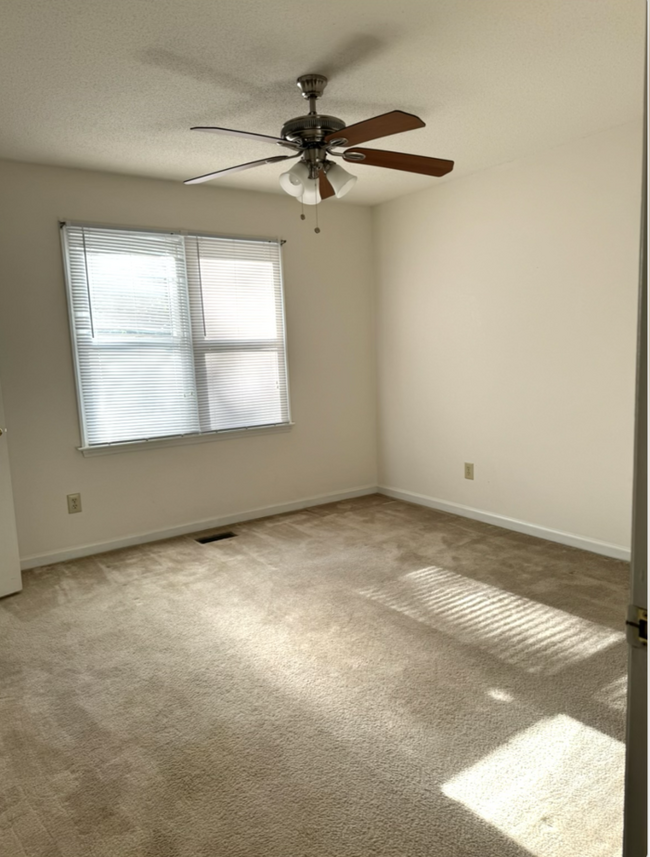 Building Photo - Cary Townhome