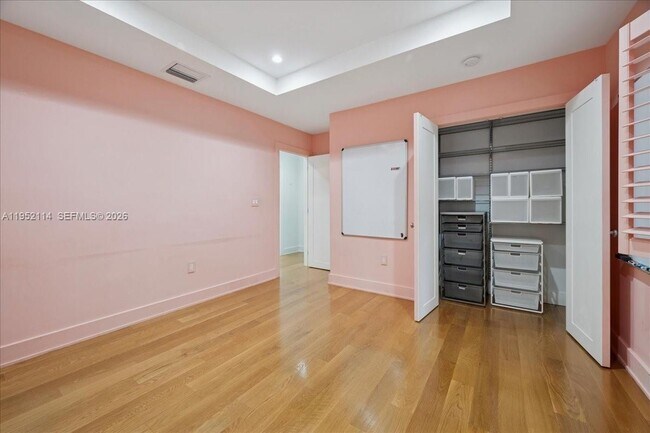 Building Photo - 2910 Calusa St