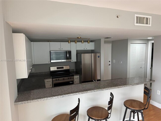 Building Photo - 2740 SW 28th Terrace