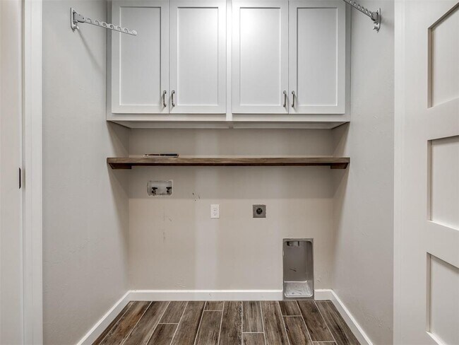 Building Photo - 4001 Timber Valley Dr