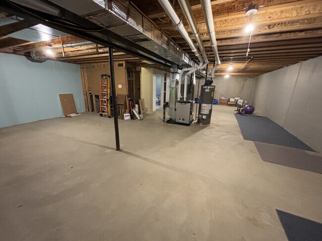 Building Photo - 603 E Castlebury Cir