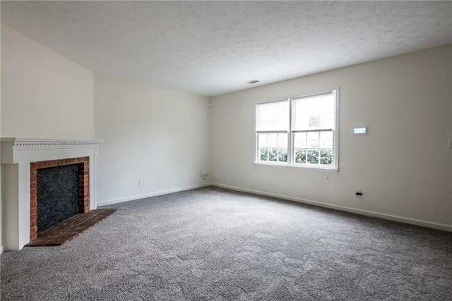 Building Photo - 582 Downing St