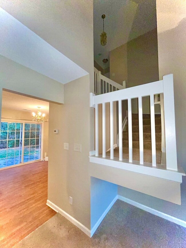 Building Photo - Spacious 3 Bedroom Townhome in Bridford Downs
