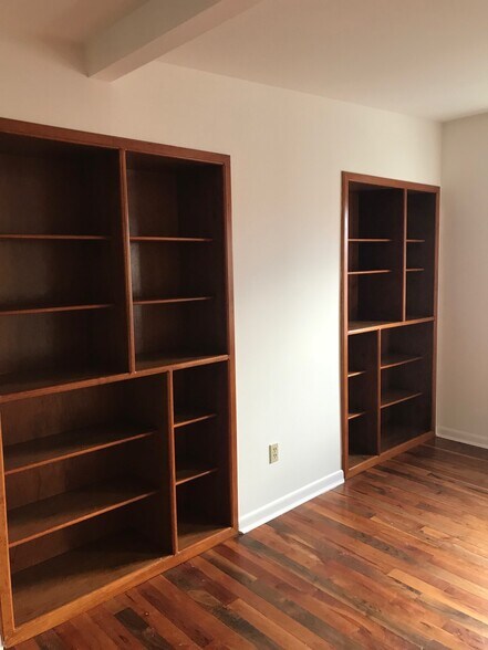 built in shelving - 745 S 16th St