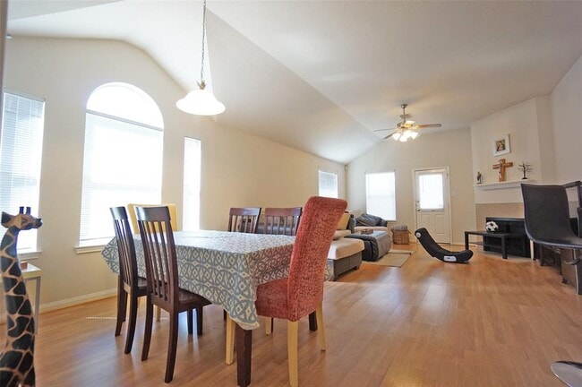 Building Photo - 25115 Clover Ranch Dr