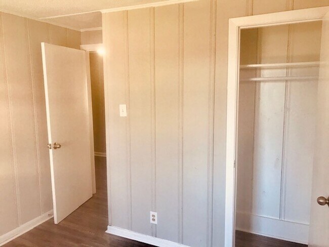 Building Photo - RECENTLY REMODELED 4 BEDROOM 2 BATH HOME I...