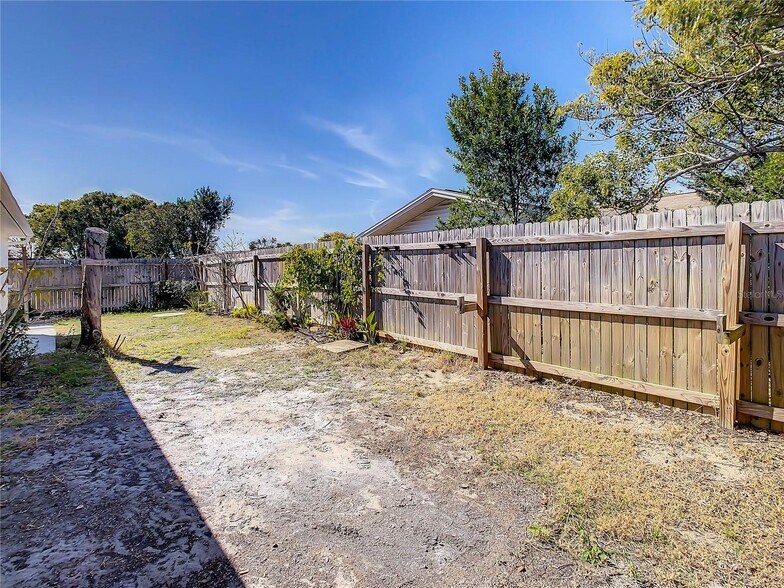 Building Photo - 11705 Meredith Ln