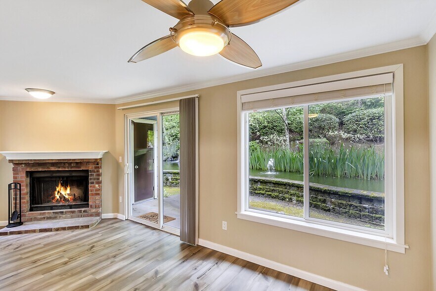 Another view of living/dining area - 10026 NE 127th Pl
