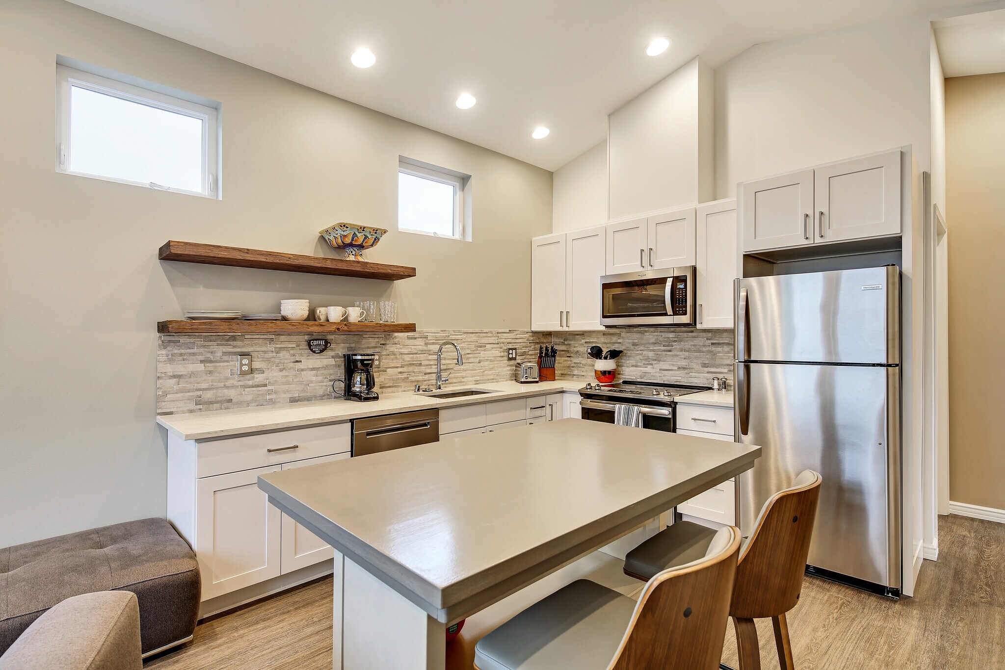 Full size kitchen stainless steel appliances - 2732 44th Ave SW