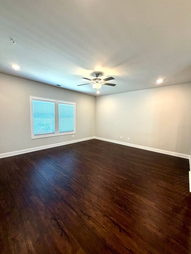 Building Photo - 4 bedroom, 3.5 bath townhouse in a swim community located in Woodstock, GA. Within walking distan...