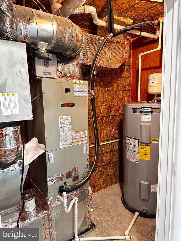 Building Photo - 30 Trotting Rd