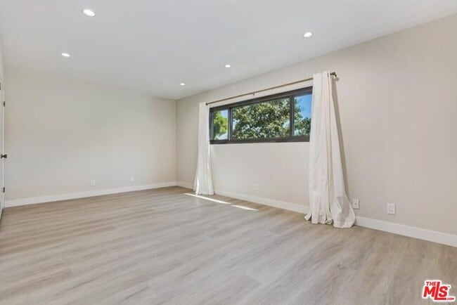 Building Photo - 7345 W 90th St