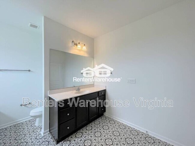 Building Photo - 1713 Dresdon Ln