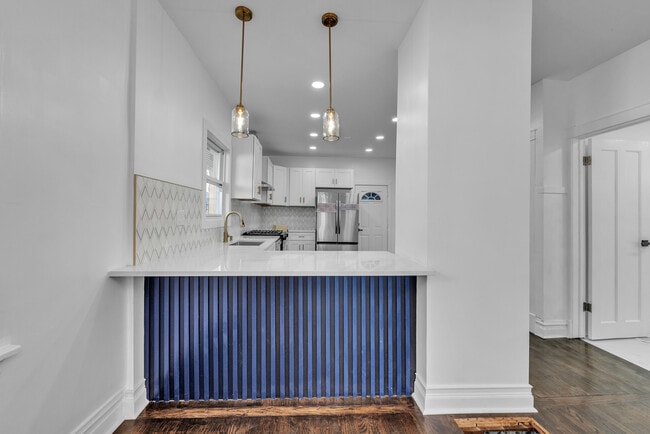 Building Photo - 7835 S Laflin St